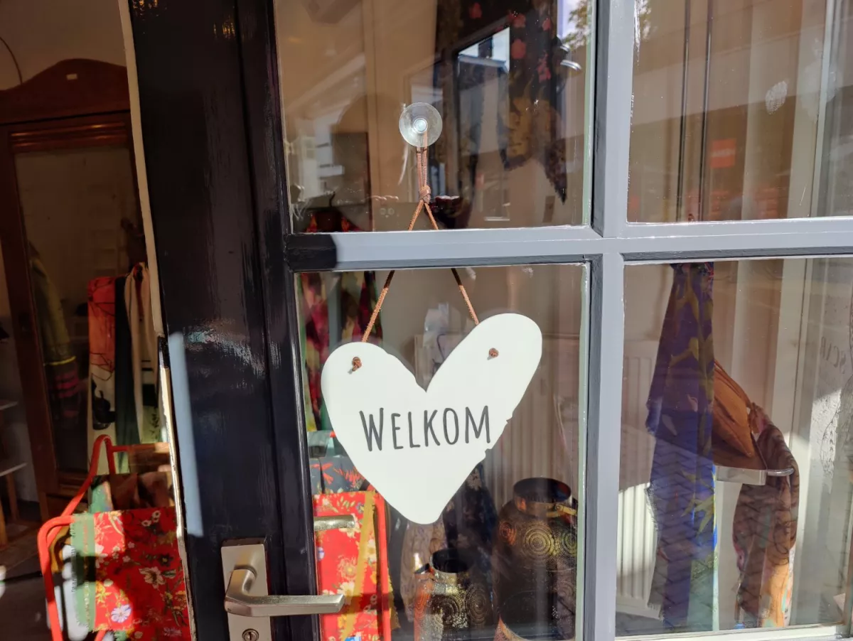 Welkom bordje van acrylaat voor Lovely Scarfs in Bussum